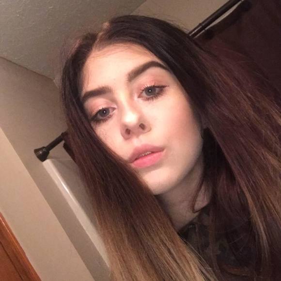 Meet your Posher, Emily - Picture 1 of 1